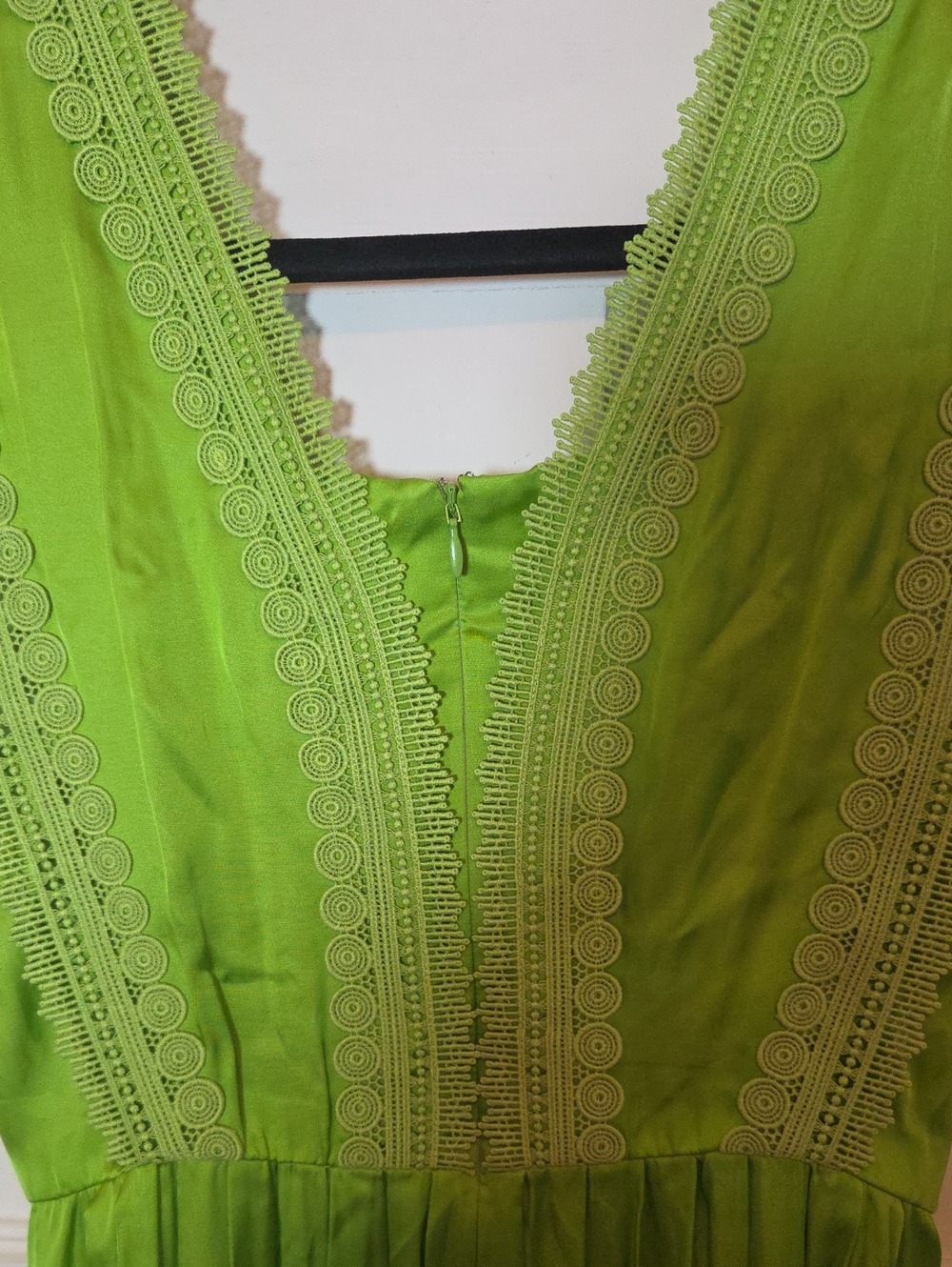 DIANE VON FURSTENBERG Margot Pleated Satin Maxi Dress In Chartreuse Size 6 - Picture 16 of 16